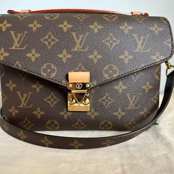 Louis Vuitton Pochette Metis - Picture 1 of 8